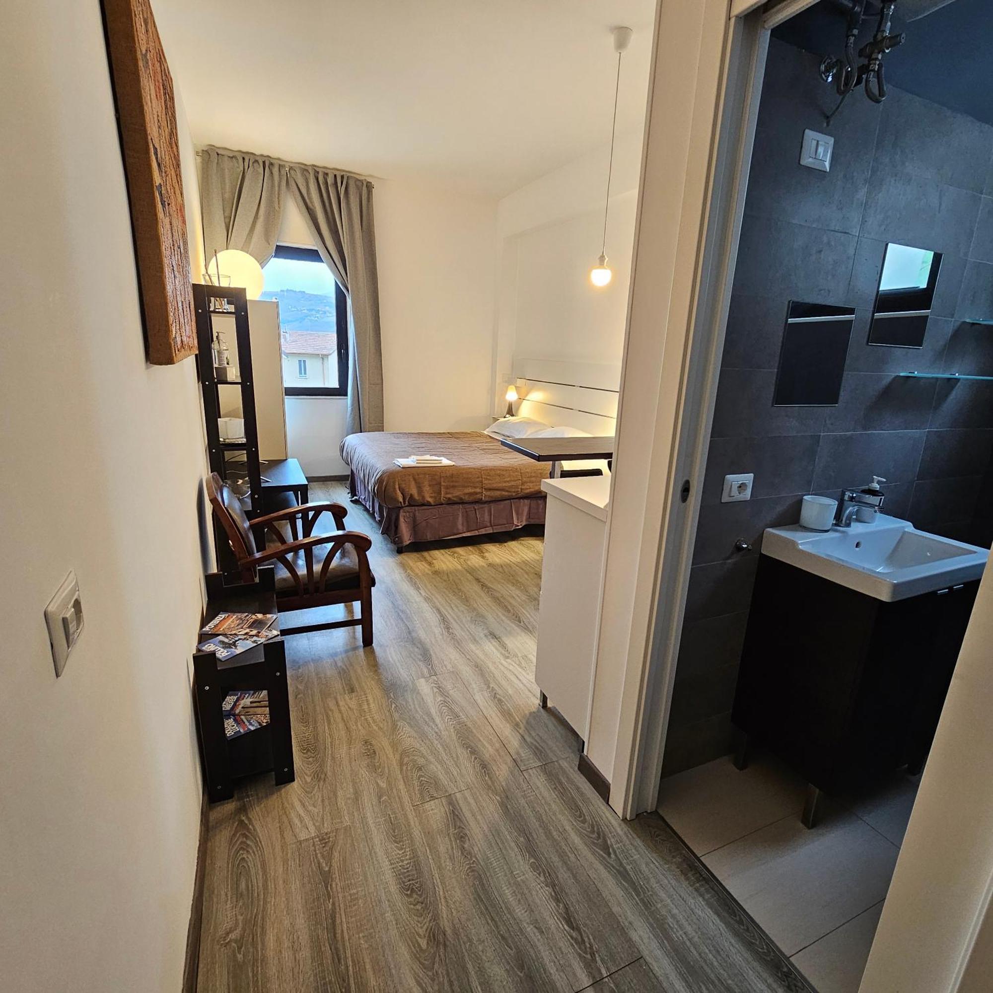 Room & Parking In Centro Citta Con Parcheggio Privato E Wifi Potenza Eksteriør billede