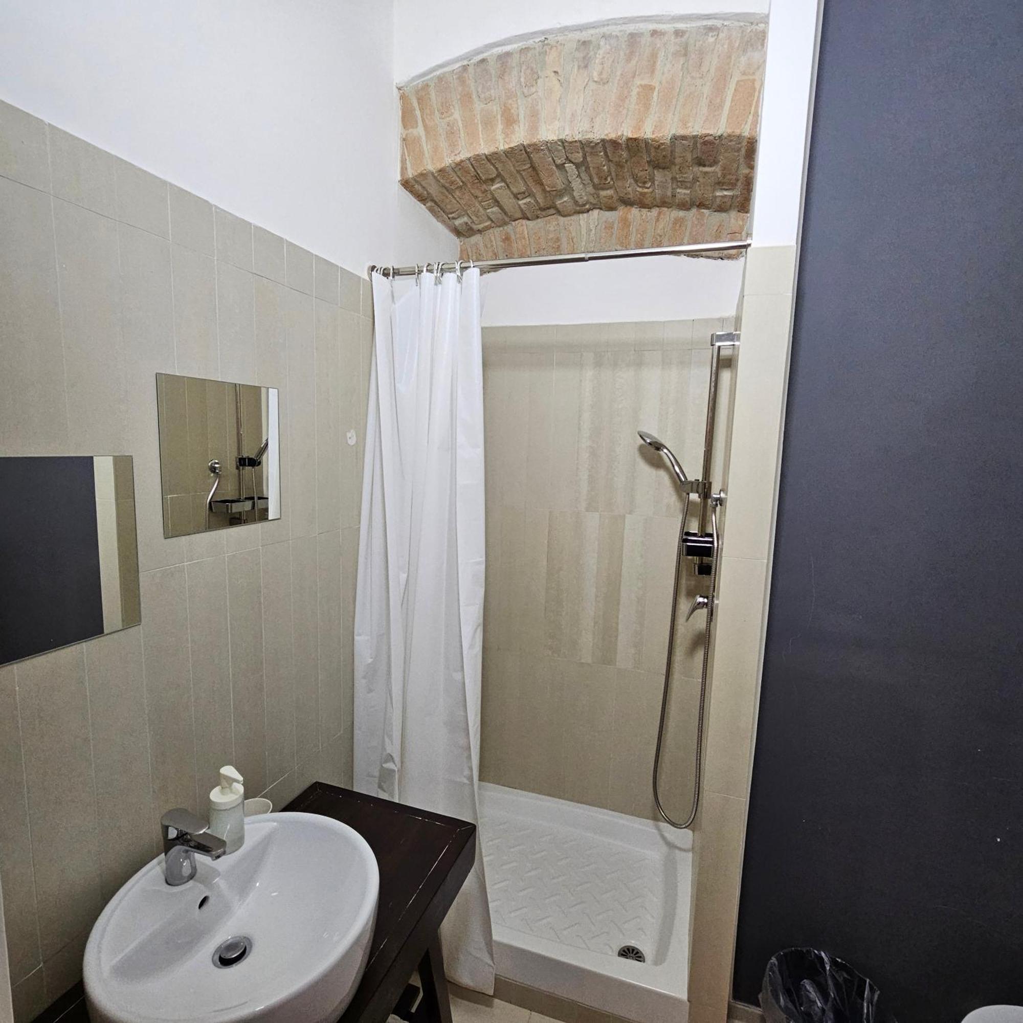 Room & Parking In Centro Citta Con Parcheggio Privato E Wifi Potenza Eksteriør billede