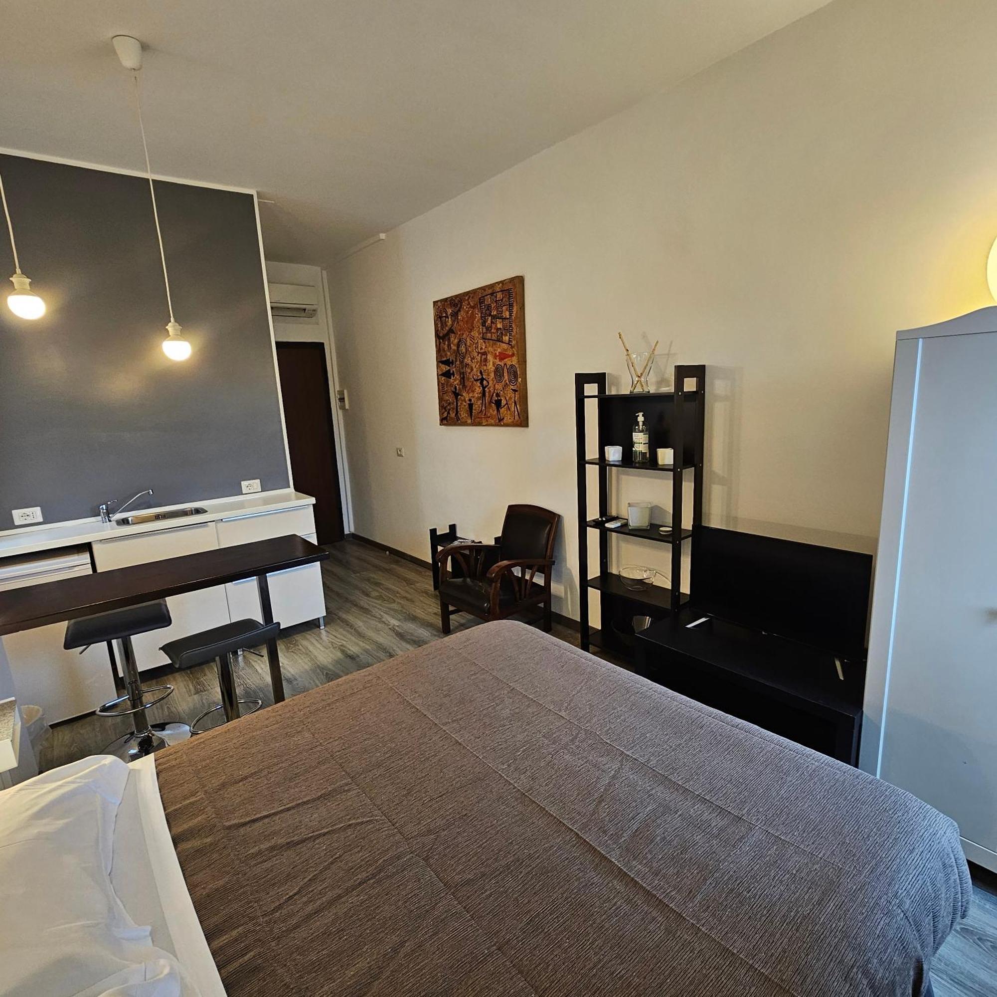 Room & Parking In Centro Citta Con Parcheggio Privato E Wifi Potenza Eksteriør billede