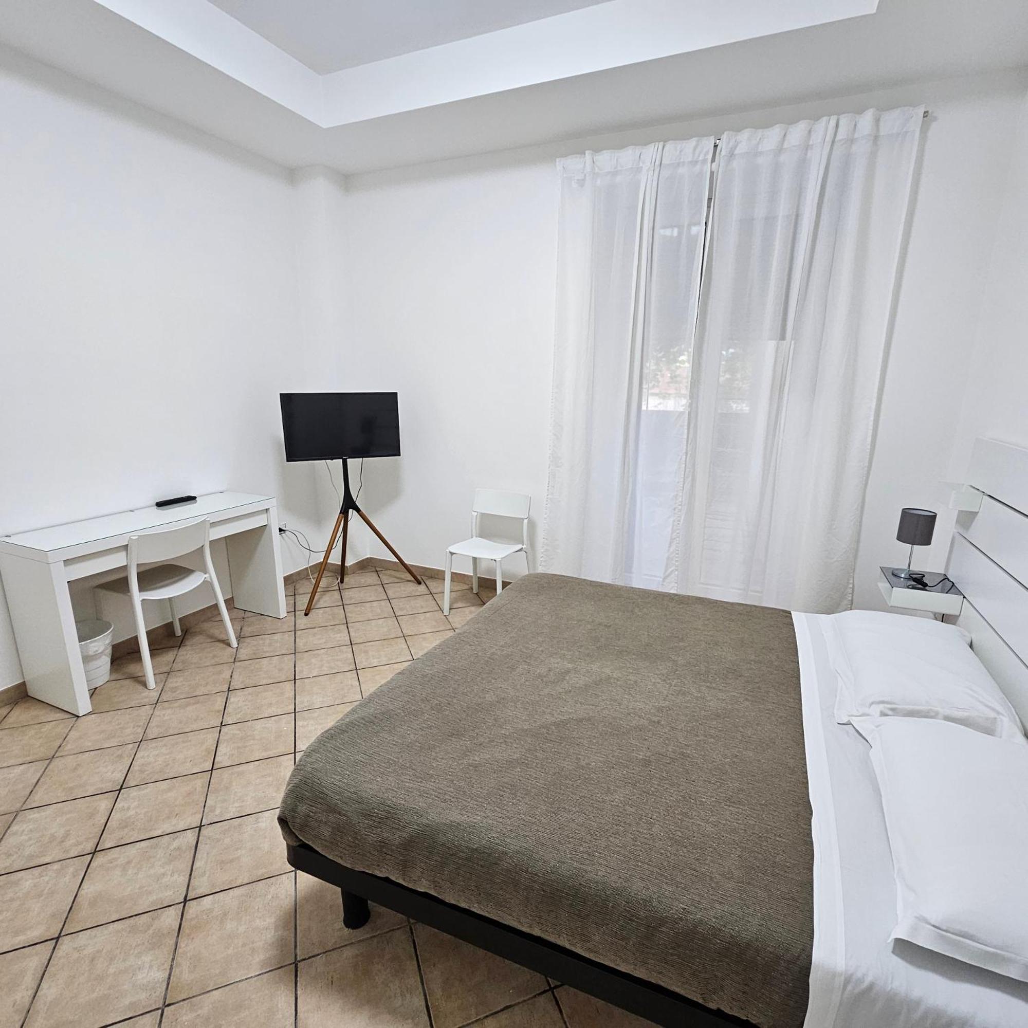 Room & Parking In Centro Citta Con Parcheggio Privato E Wifi Potenza Eksteriør billede