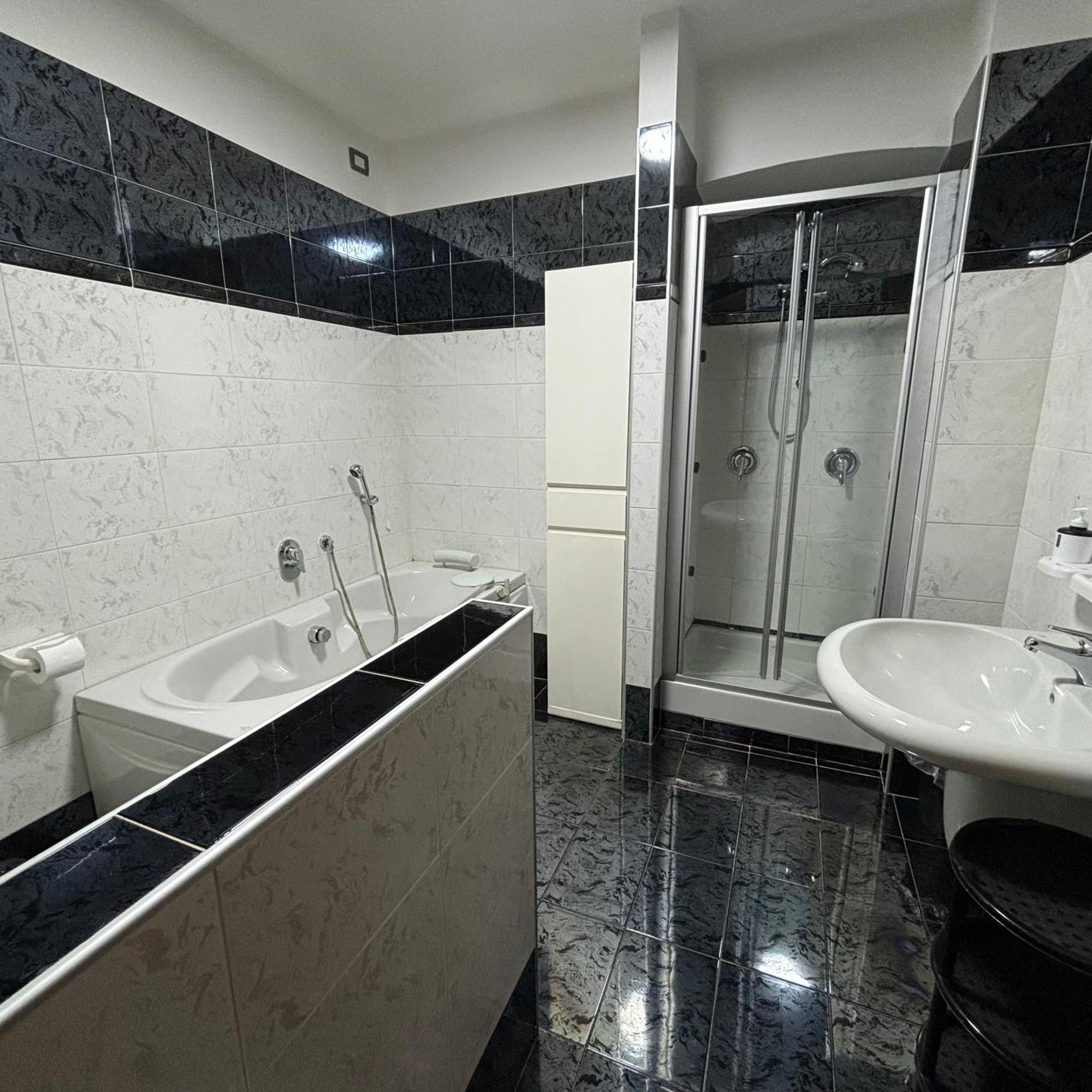 Room & Parking In Centro Citta Con Parcheggio Privato E Wifi Potenza Eksteriør billede