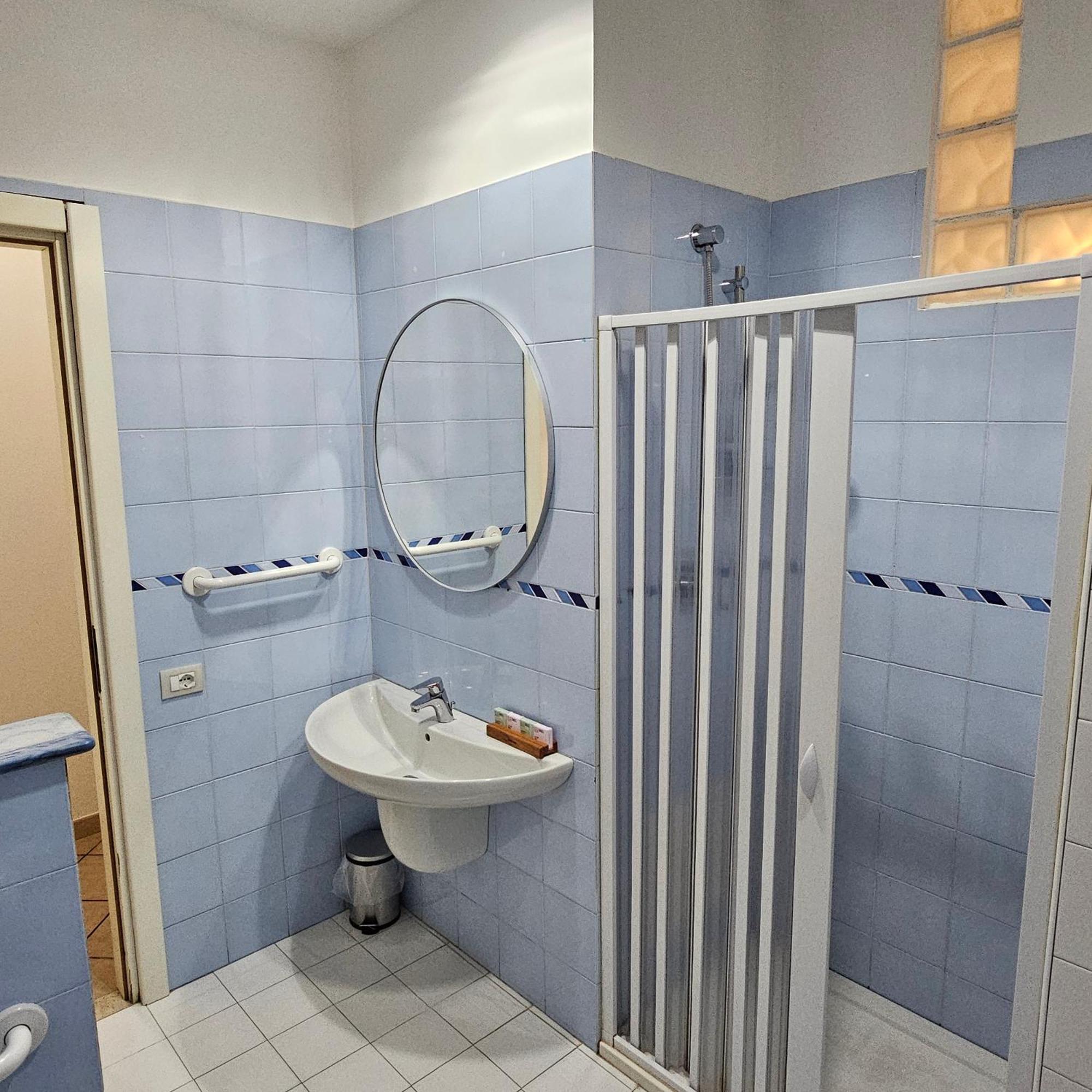 Room & Parking In Centro Citta Con Parcheggio Privato E Wifi Potenza Værelse billede